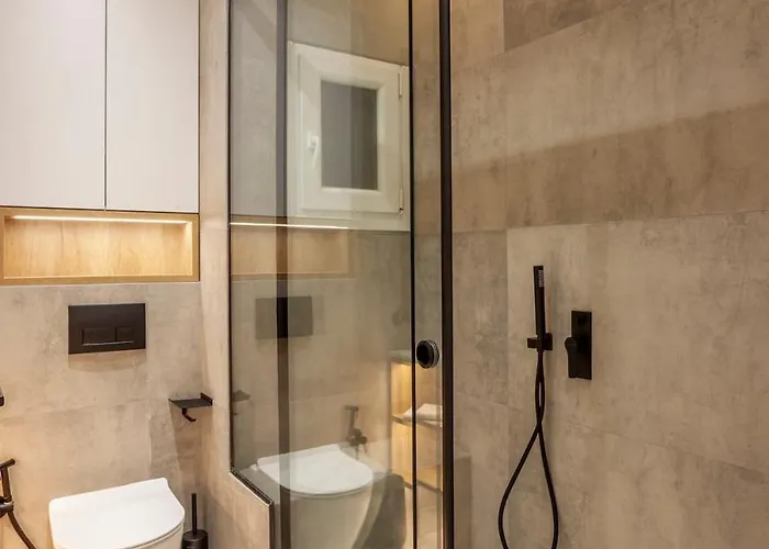 Lux 2bed Up To 5p سالونيك